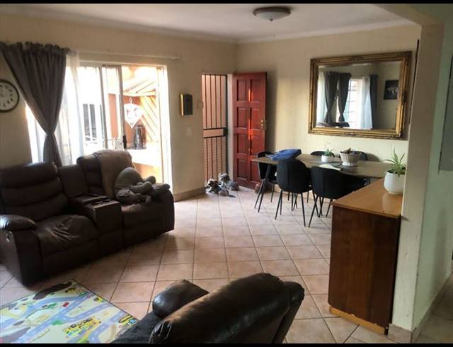 3 BEDROOM APARTMENT FOR SALE IN GLEN MARAIS